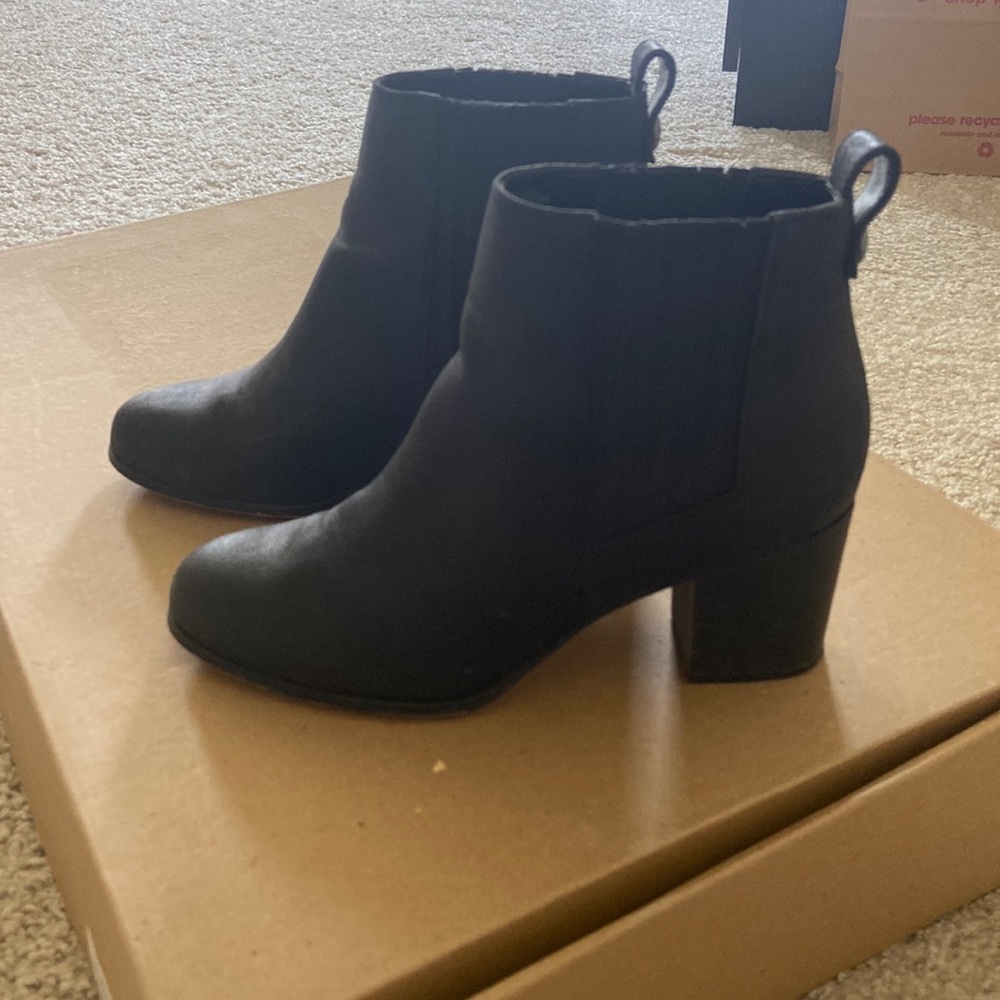 Black everyday bootie